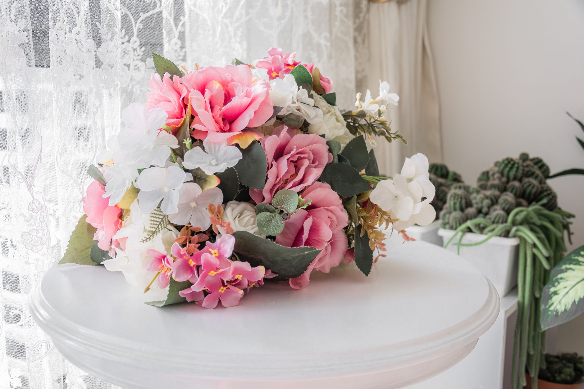 Zijden boeket met roze en witte bloemen